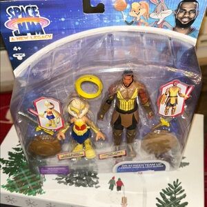 Action Figure Set - Yellow and Brown